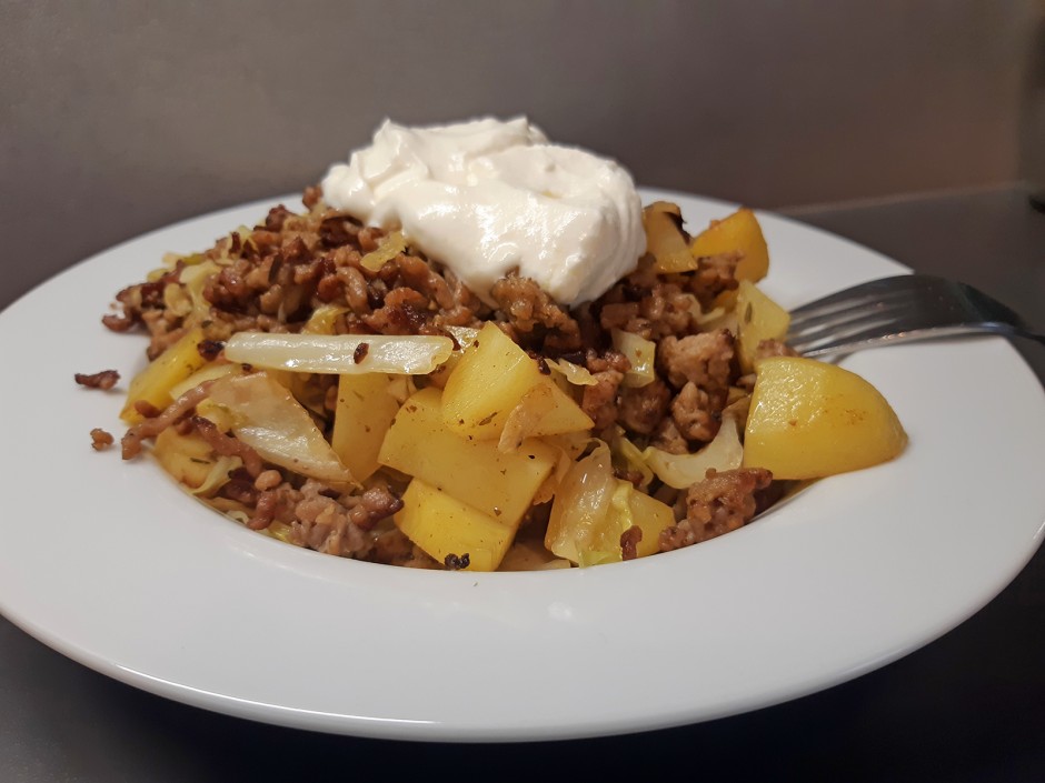 Putenfaschiertes mit Kartoffeln und Kraut
