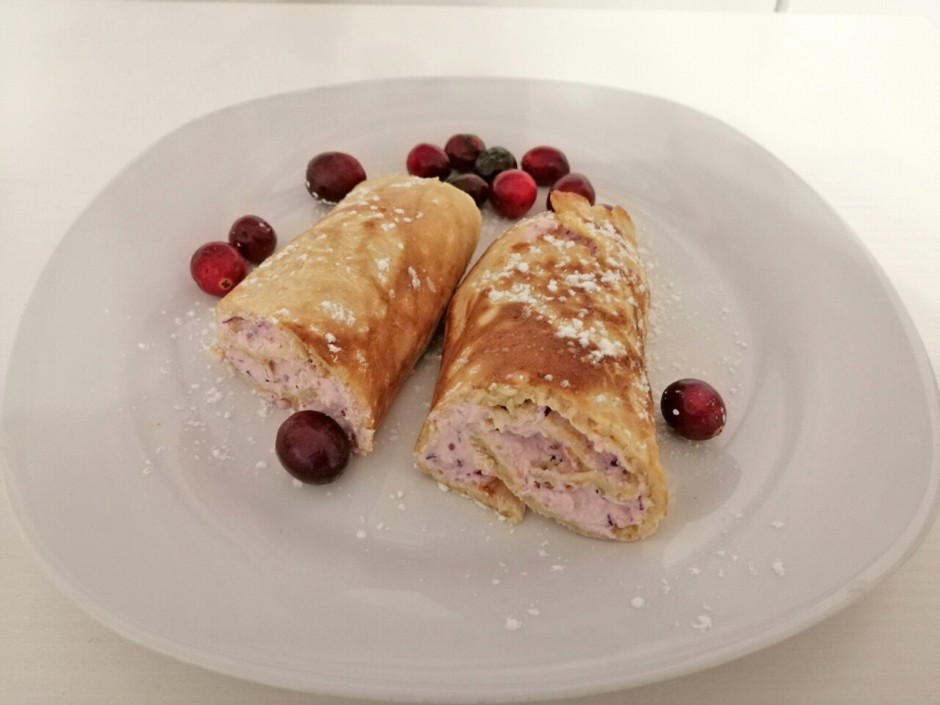 Haferflocken-Palatschinken mit Cranberry-Topfen
