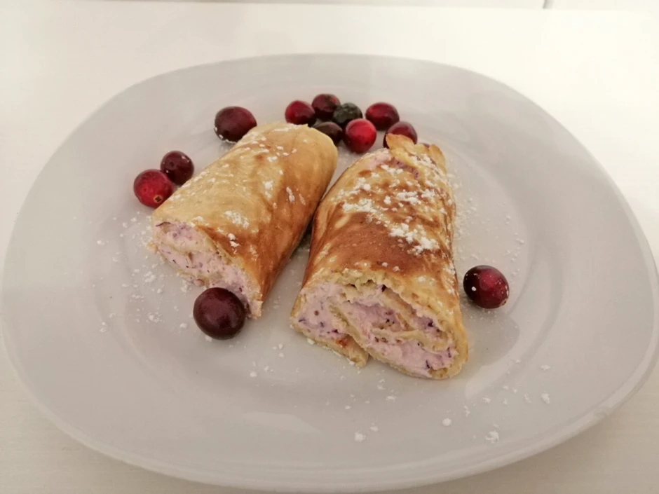 Haferflocken-Palatschinken mit Cranberry-Topfen