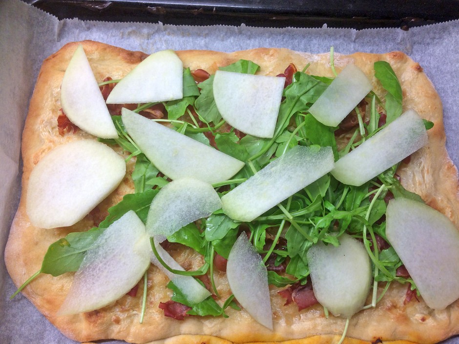 Pizza mit Apfel