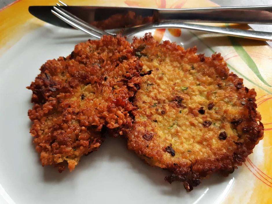Zucchinipuffer mit Haferflocken