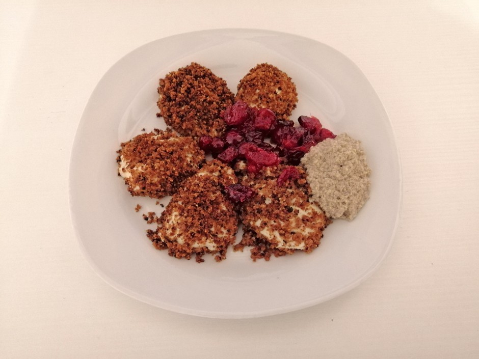 Topfennockerl mit Cranberry-Hanfsauce