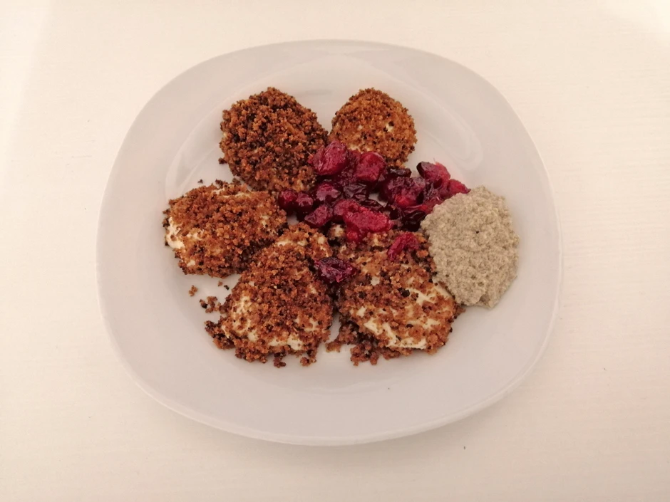 Topfennockerl mit Cranberry-Hanfsauce