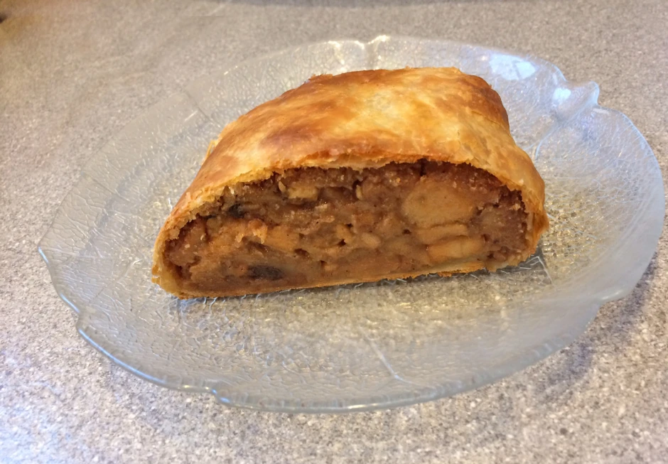 Apfelstrudel mit Marzipan