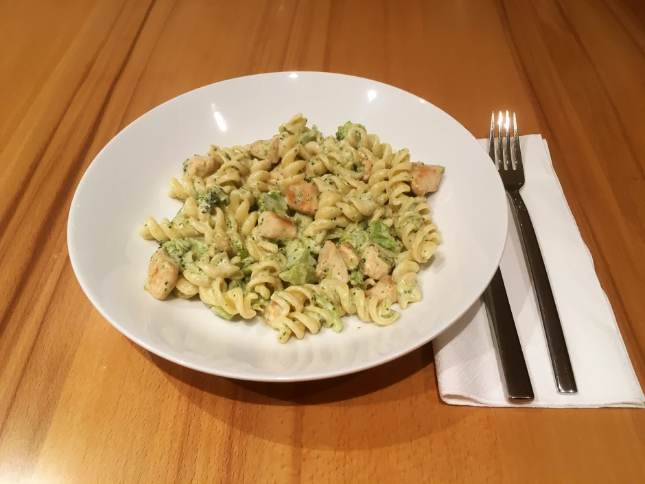 Pasta mit Brokkoli und Hühnerfleisch