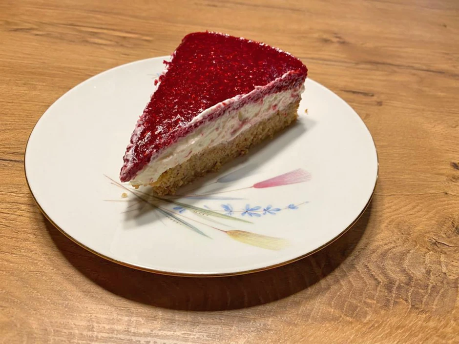 Nuss-Topfen-Himbeere-Kuchen