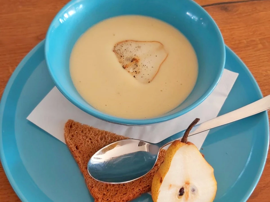 Selleriecremesuppe mit Birne