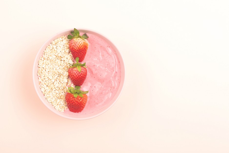 Smoothie-Bowl mit Erdbeeren
