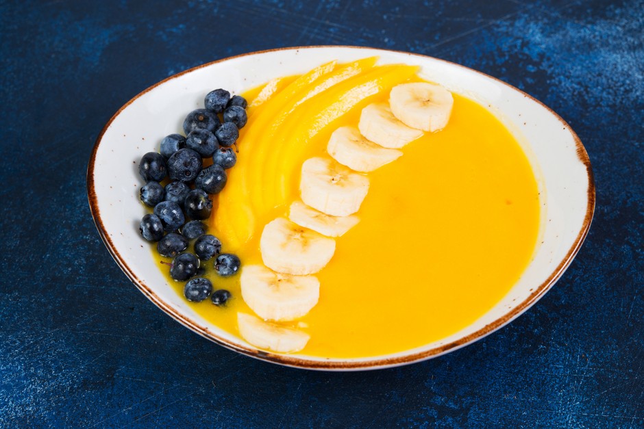 Smoothie Bowl mit Ananas und Mango