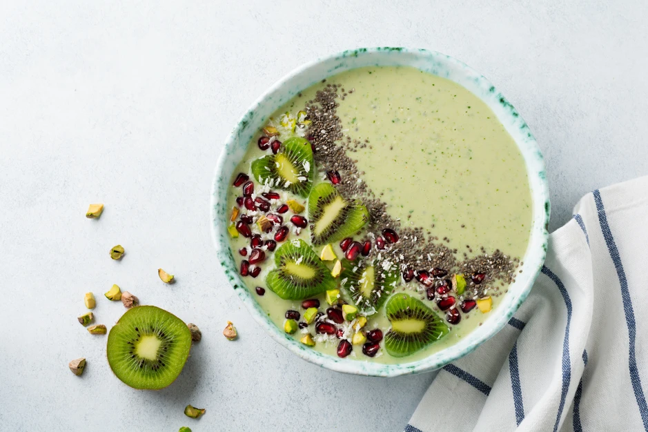 Smoothie Bowl mit gr&uuml;nem Gem&uuml;se