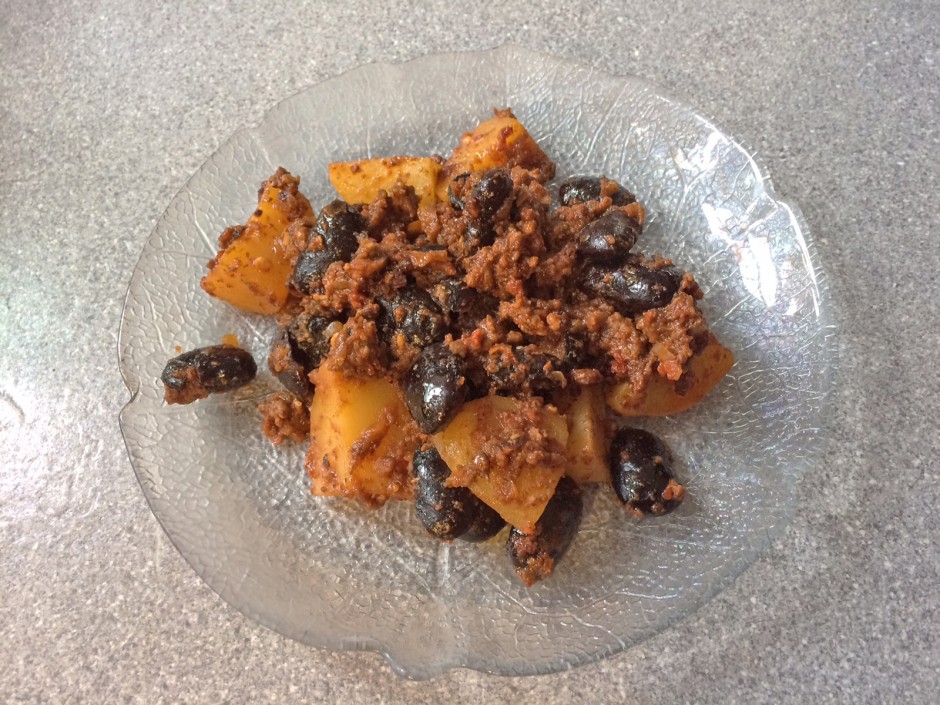 Käferbohnenpfanne mit Faschiertem und Kartoffel