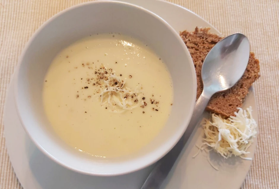 Apfel-Kohlrabi-Kartoffel-Suppe