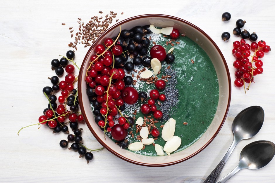 Smoothie Bowl mit Avocado und Spirulina