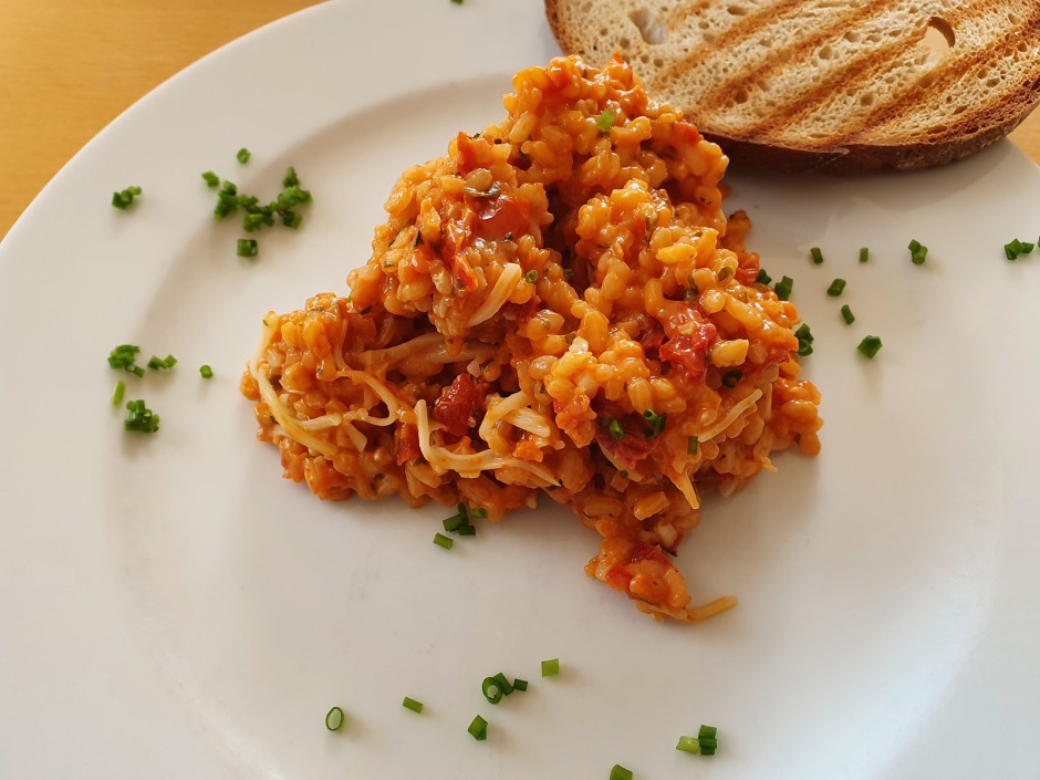 Einfaches Tomatenrisotto mit getrockneten Tomaten