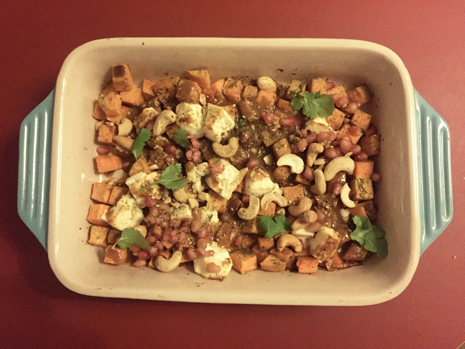 Süßkartoffelsalat mit Feta, Cashew und Granatapfelkerne
