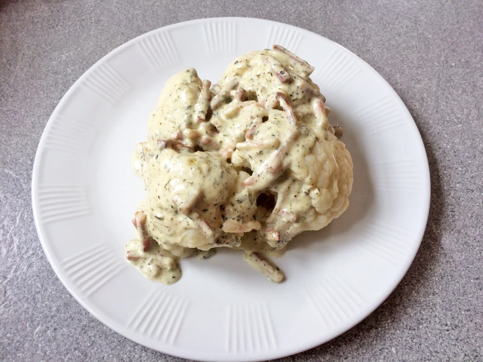 Karfiol mit Speck-Kr&auml;utersauce