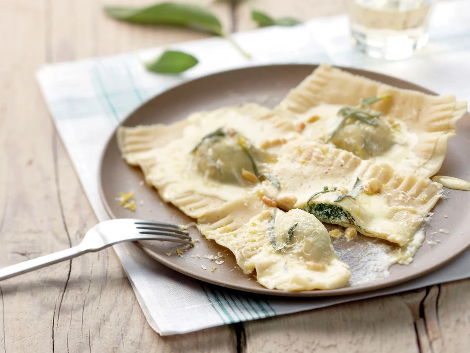Ricotta Spinat Ravioli mit Salbeibutter