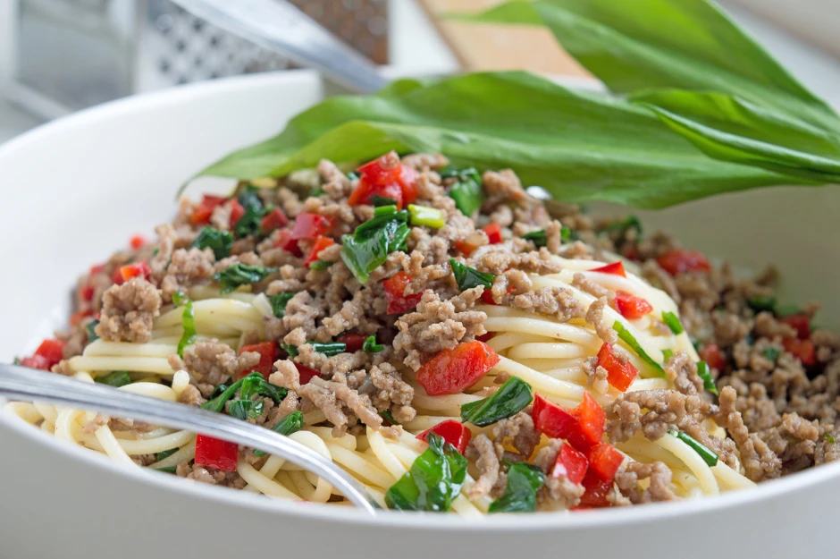 Spaghetti mit B&auml;rlauch und Faschiertem