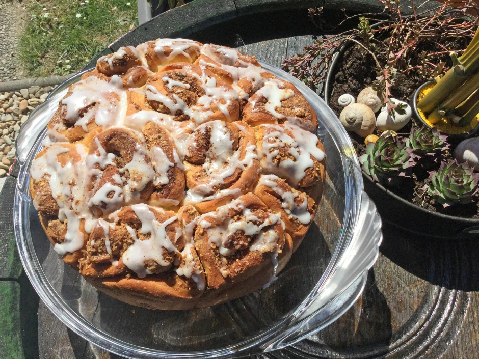 Zimtschneckentorte mit Haselnüssen