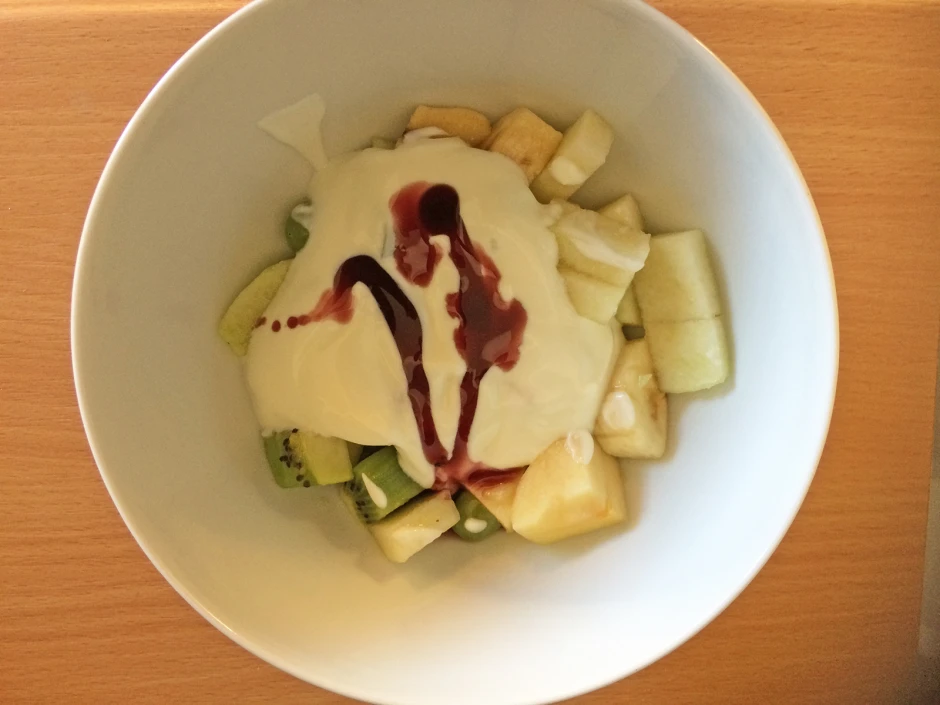 Obstsalat mit Sirup