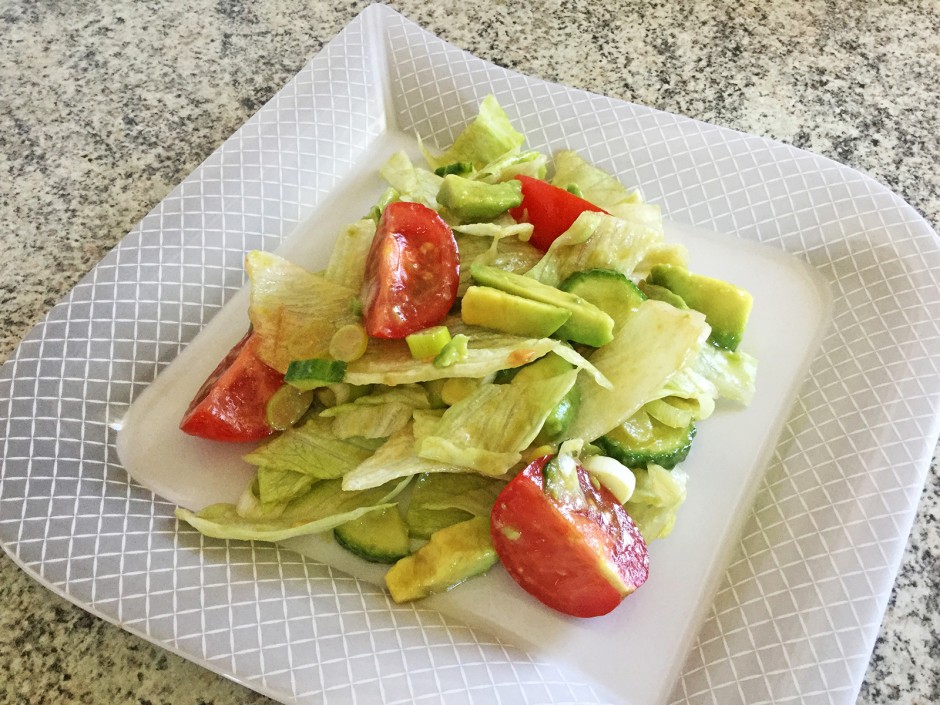 Sommerlicher Salat mit Avocado