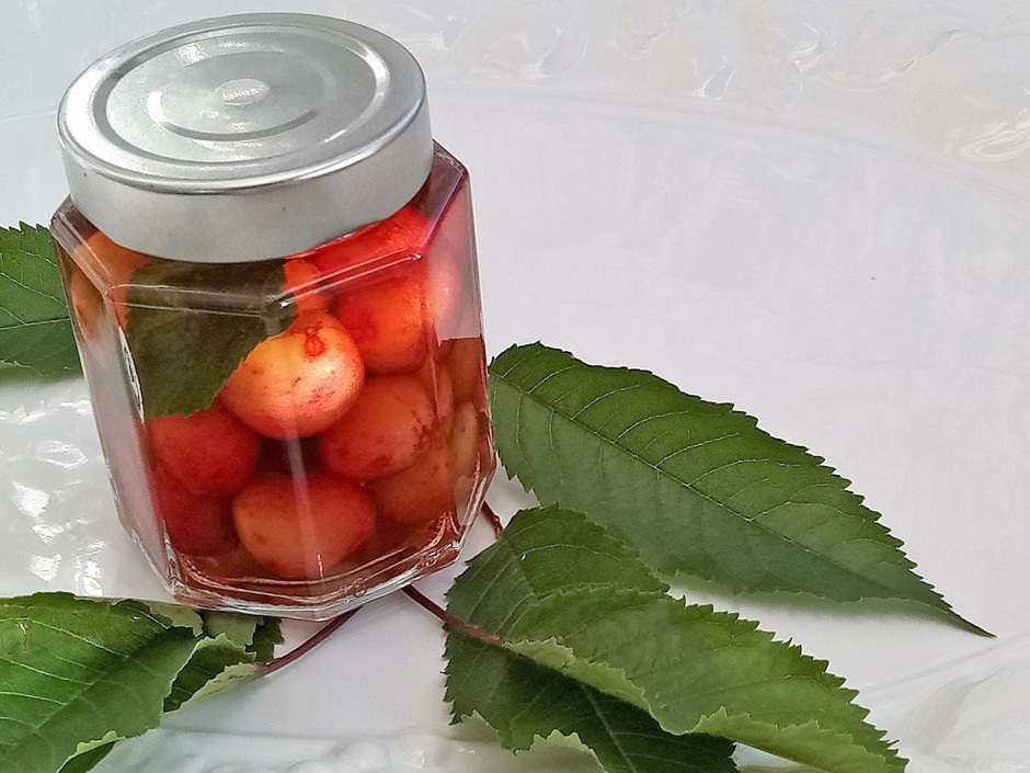 Kirschen in Ingwer-Limonensirup
