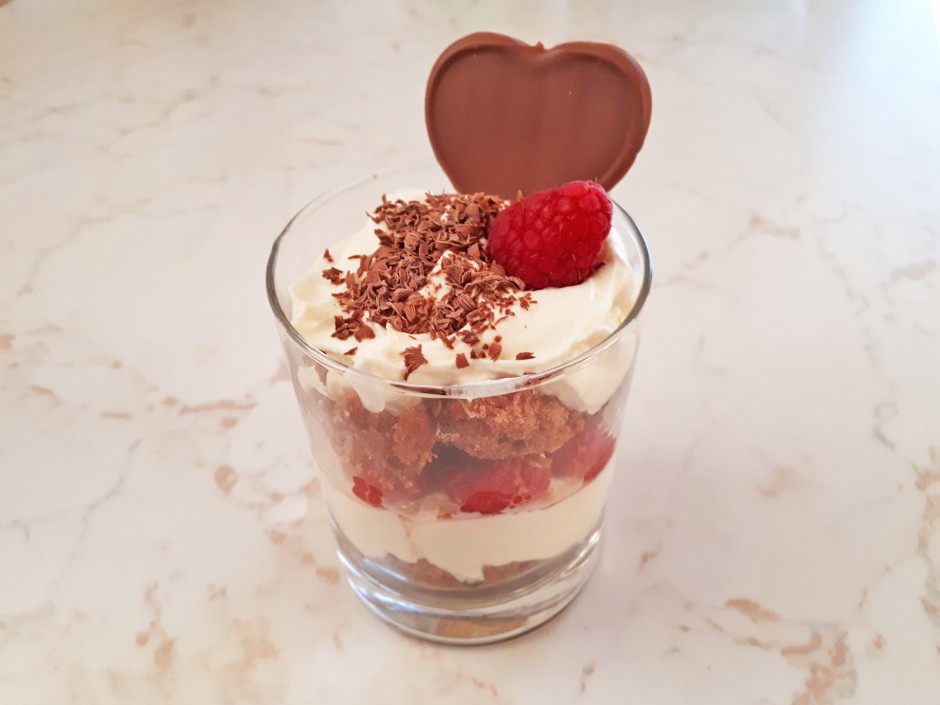 Himbeer-Schoko-Schichtdessert