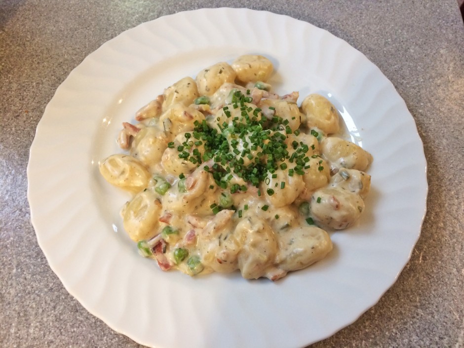 Gnocchi in Speck-Erbsen-Sauce