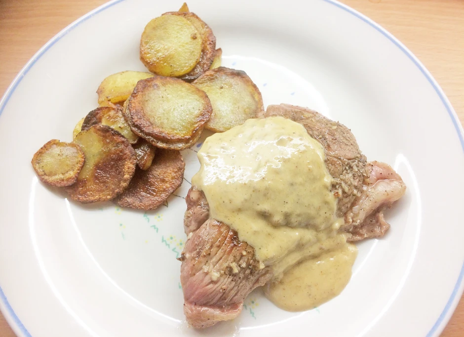 Lammkeulensteak mit Bratkartoffel