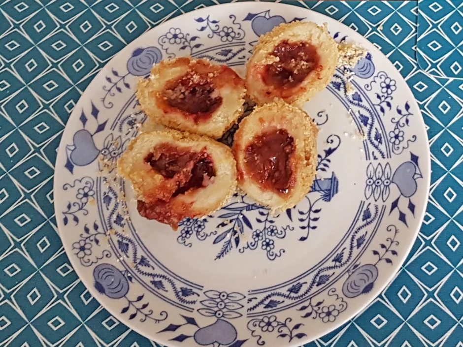Zwetschkenkn&ouml;del mit Topfenteig
