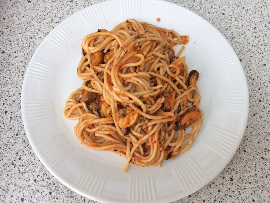 Spaghetti mit Muscheln in Tomatensauce