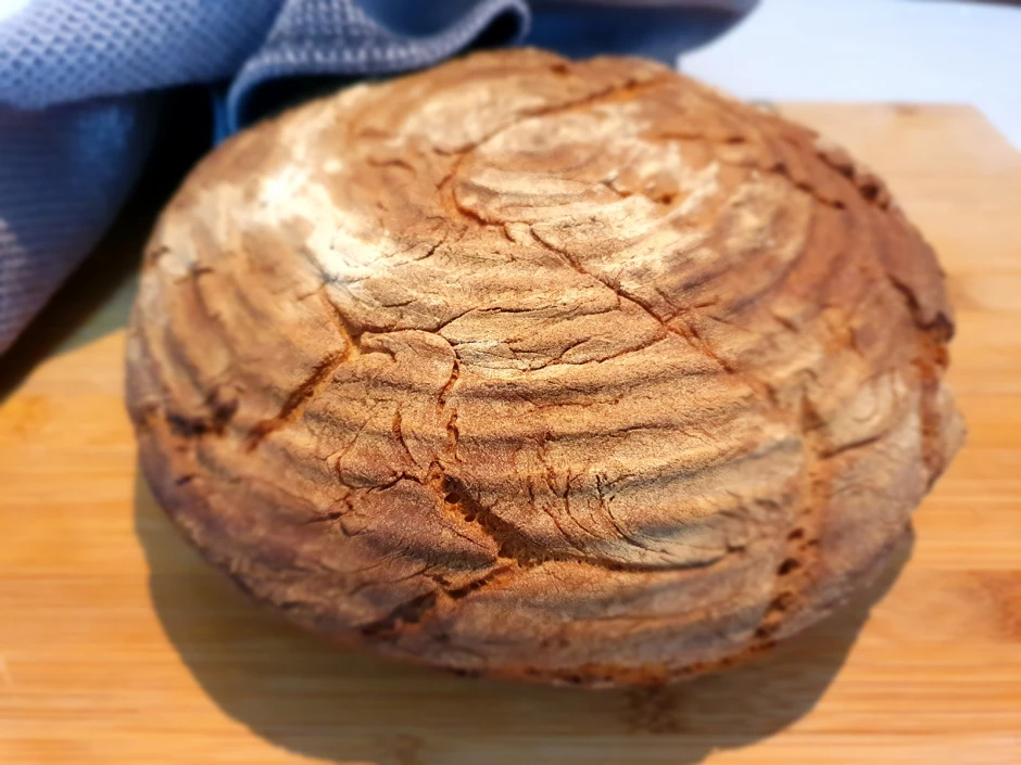 Selbstgebackenes Brot aus Sauerteig