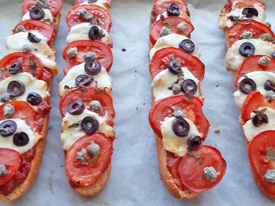 Tomaten-Mozzarella-Baguettes