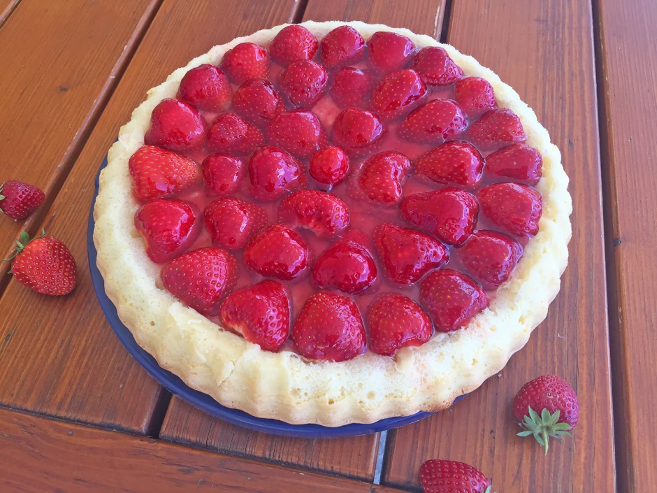 Biskuitkuchen mit Erdbeeren
