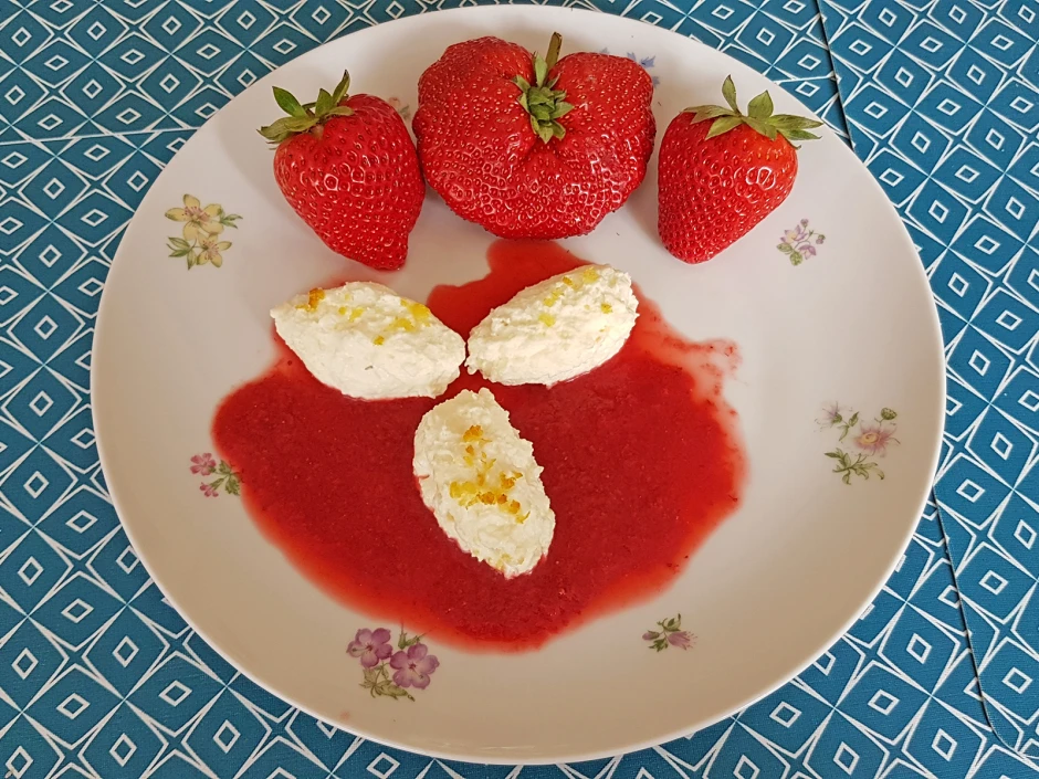 Topfennockerl mit Erdbeerp&uuml;ree