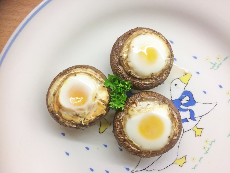 Champignons mit Wachtelei