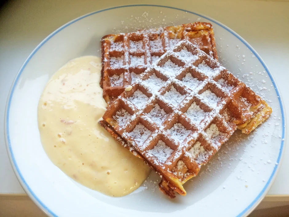 Waffeln mit Pfirsich