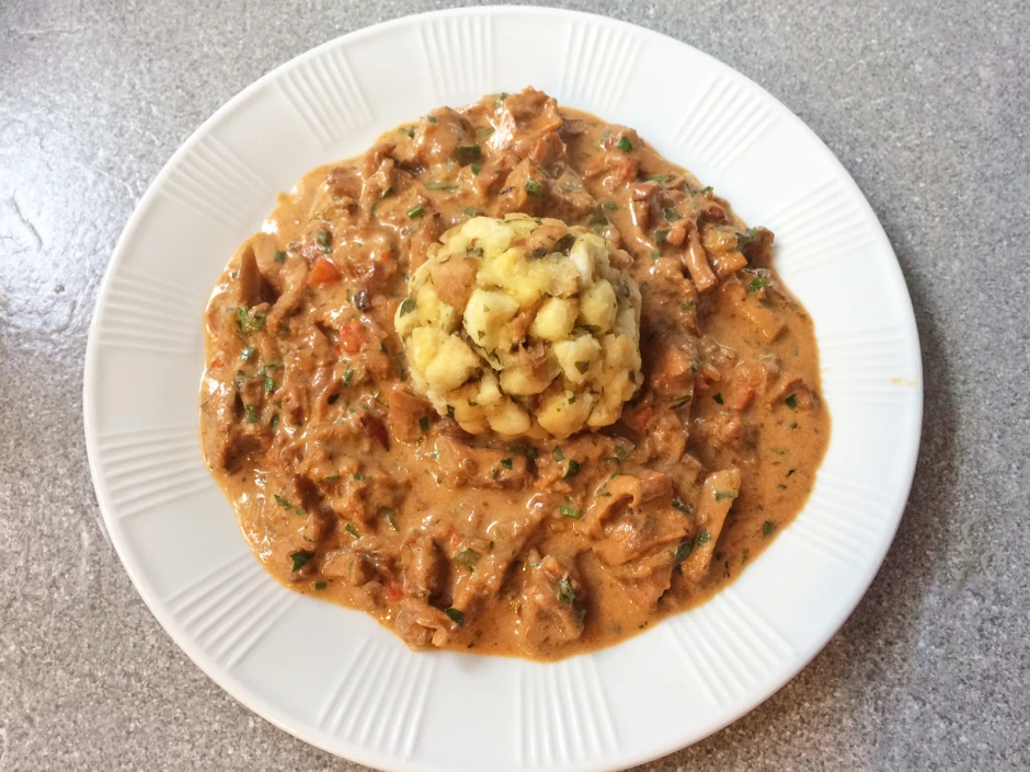 Eierschwammerl-Gulasch