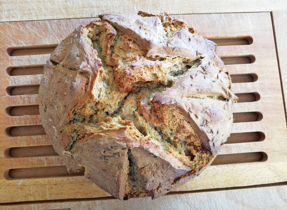 Roggen-Dinkelbrot mit Joghurt