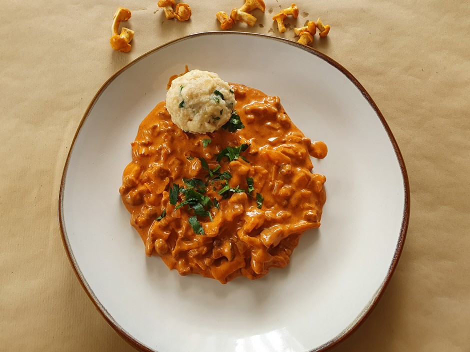 Einfaches Eierschwammerlgulasch