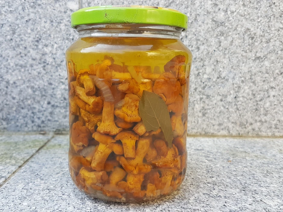 Eingelegte Eierschwammerl