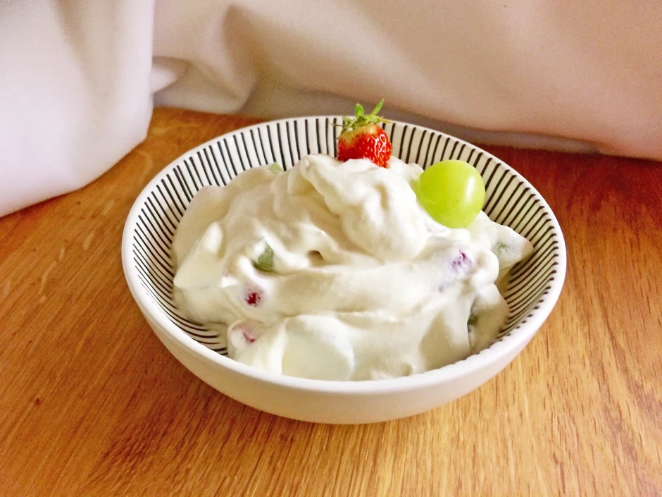 Erdbeeren-Trauben-Dessert