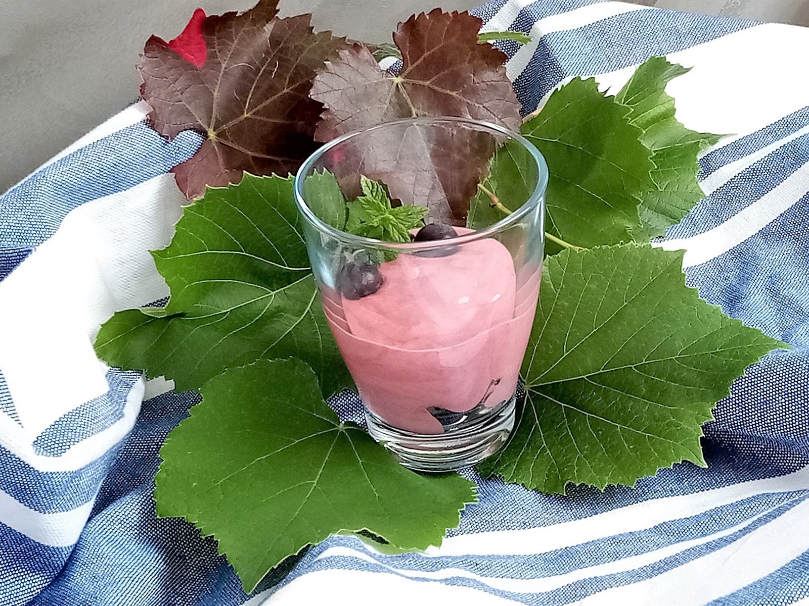 Rotweincreme Mit Trauben Rezept Gutekueche At 