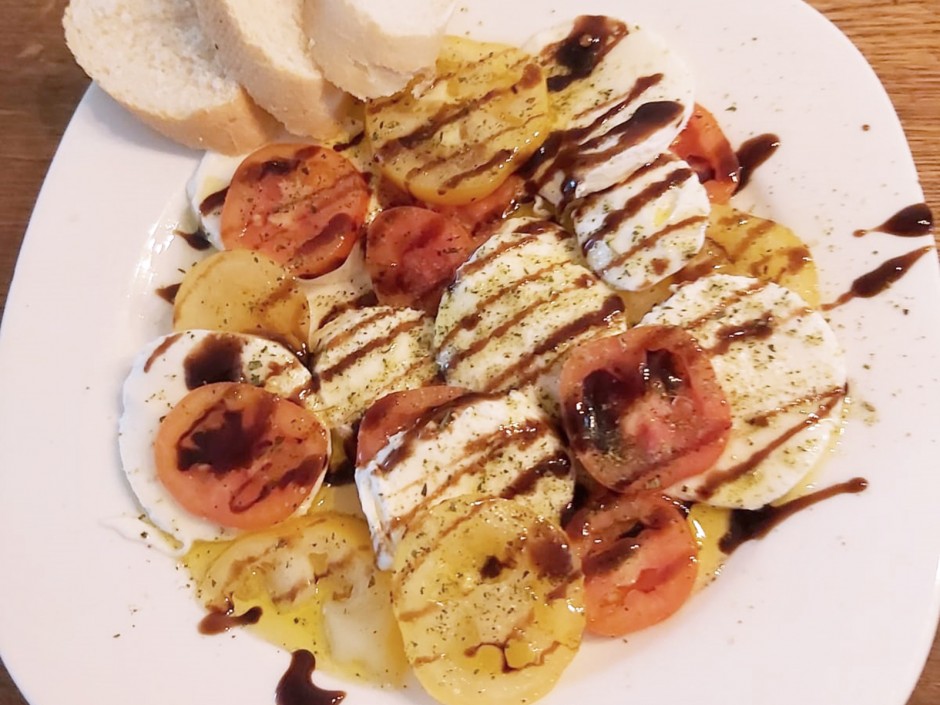 Mozzarella mit Zitronentomaten