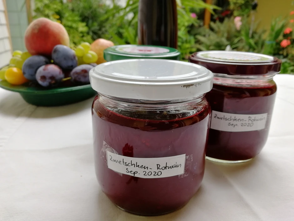 Zwetschkenmarmelade mit Rotwein