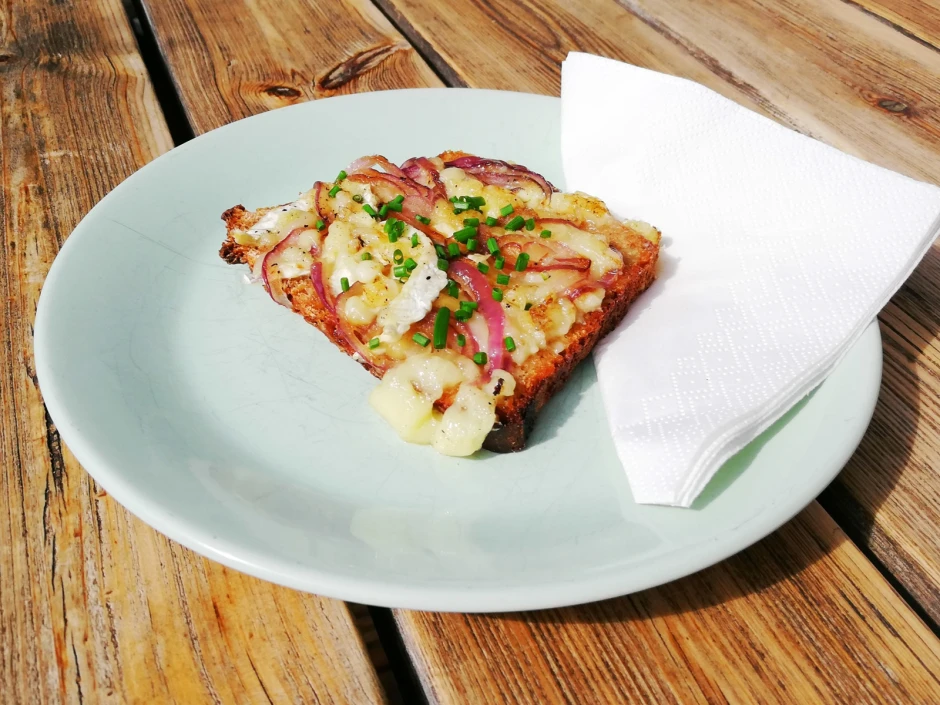 Brie-Zwiebel-Toast