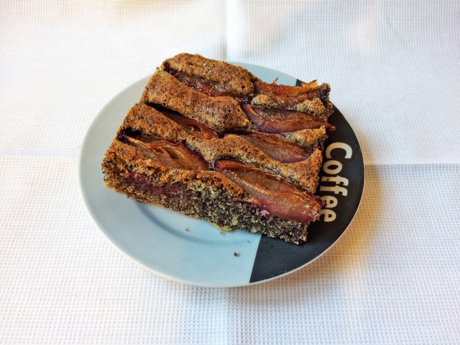 Mohnkuchen mit Zwetschgen