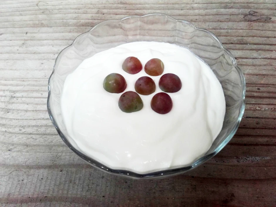Sauerrahm-Weintraubencreme