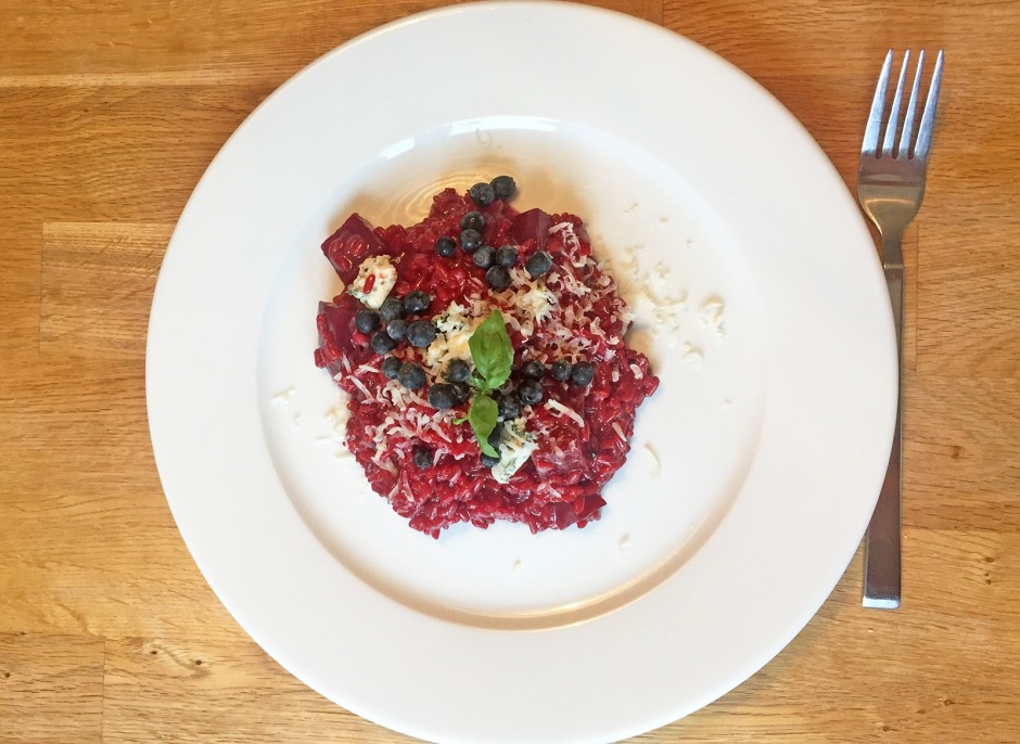 Rote-Rübenrisotto mit Gorgonzola und Herbstbeeren