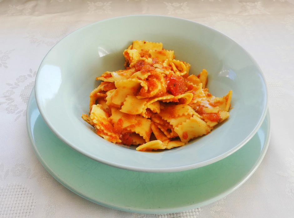 Bandnudeln mit Amaranth-Tomatensauce